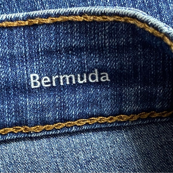 Gloria Vanderbilt Women size 6  Classic Blue Denim Mia Bermuda Shorts slimming - Picture 6 of 6